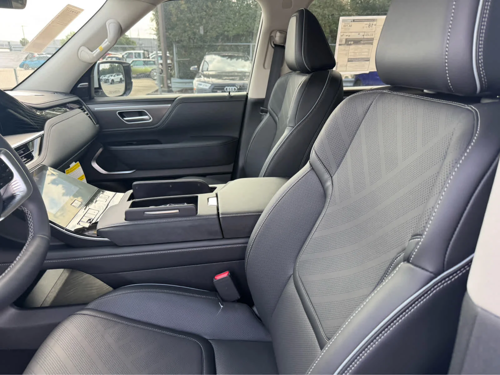 New 2026 RADIANT WHITE INFINITI Luxe 2WD image 8