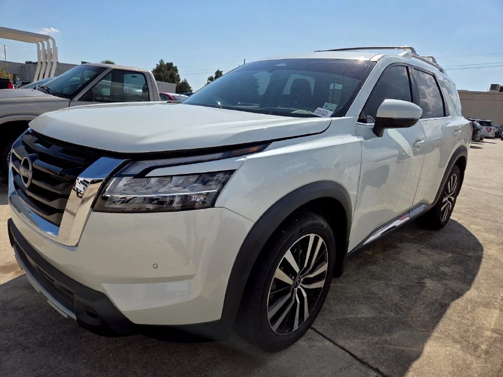 Certified Used 2023 White Nissan Platinum image 6