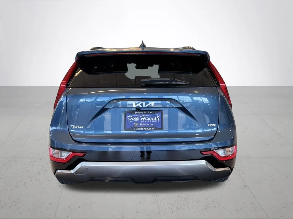 Used 2023 Blue Kia SX image 8
