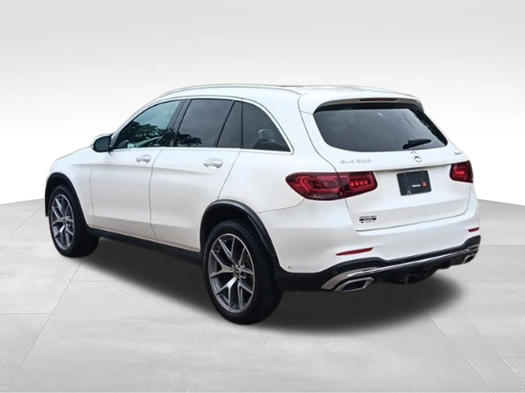 Used 2022 MANUFAKTUR Diamond White Mercedes-Benz GLC 300 image 4