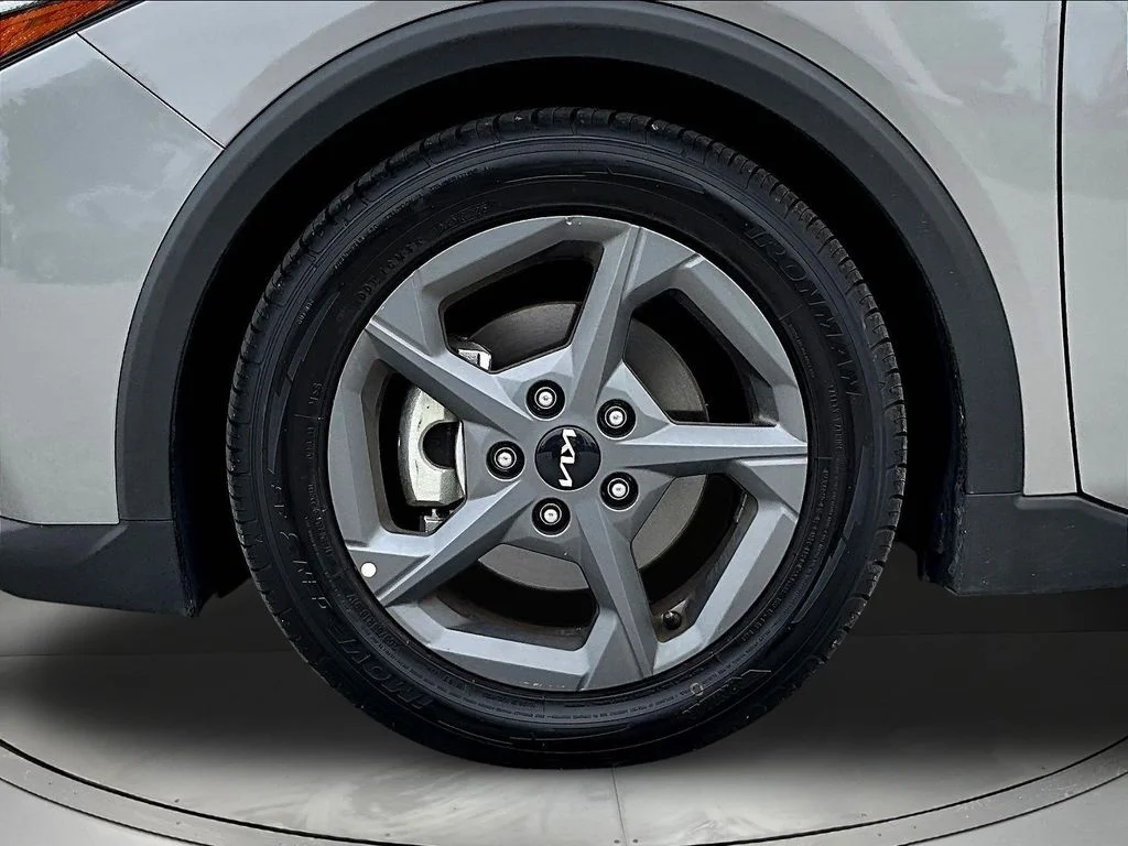 2025 Kia K4 LXS - Photo 34