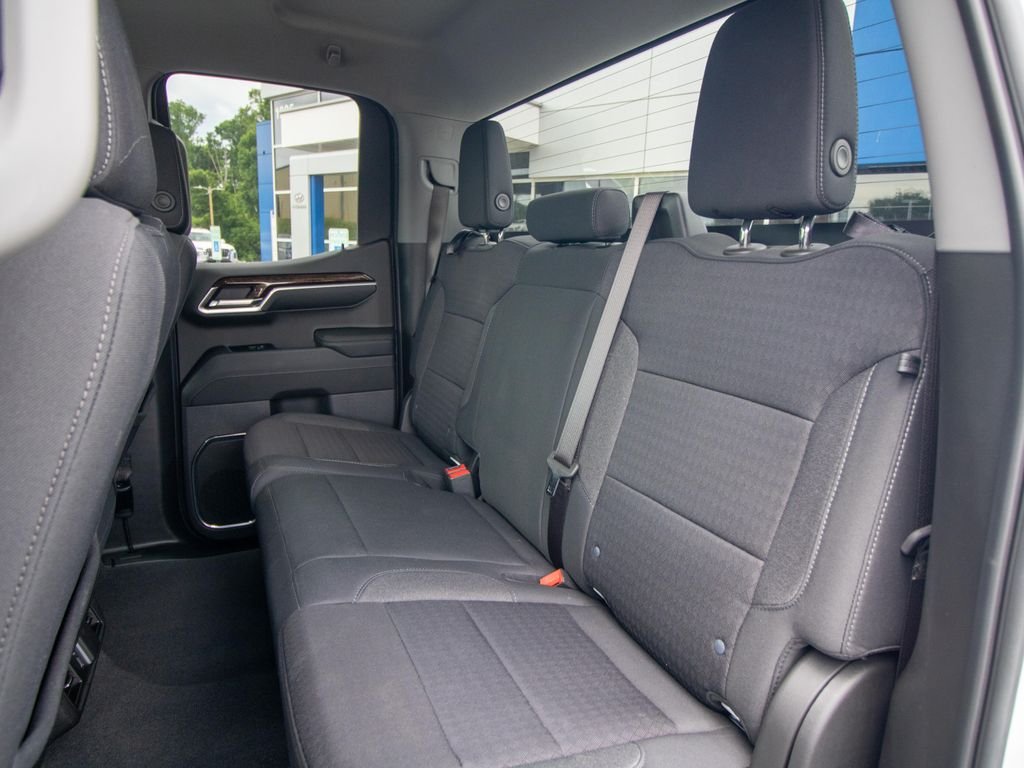 Used 2024 White GMC Elevation image 9