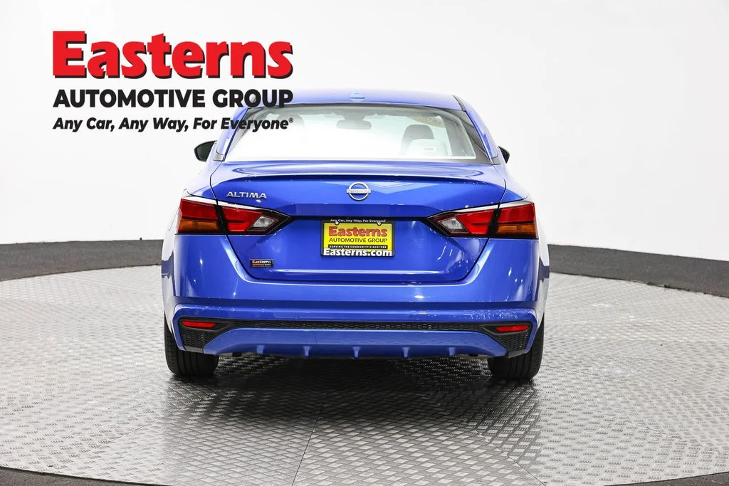 Used 2025 Blue Nissan 2.5 SV image 6