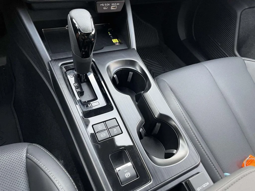 Used 2026 Crystal White Pearl Subaru Limited image 21