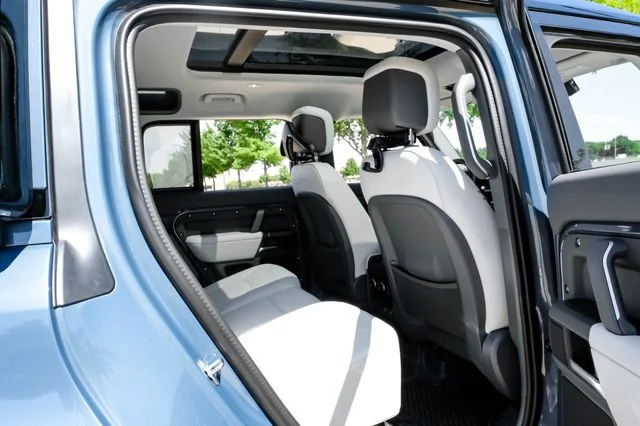 New 2026 Tasman Blue Land Rover X-Dynamic SE image 41