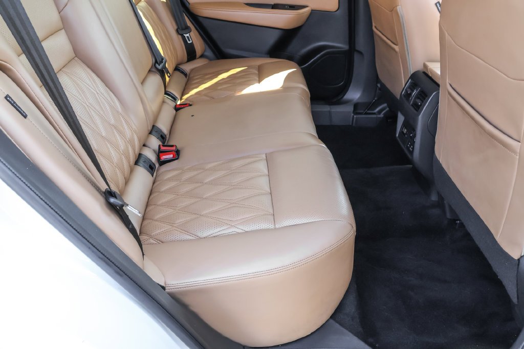Used 2023 White Nissan Platinum image 46