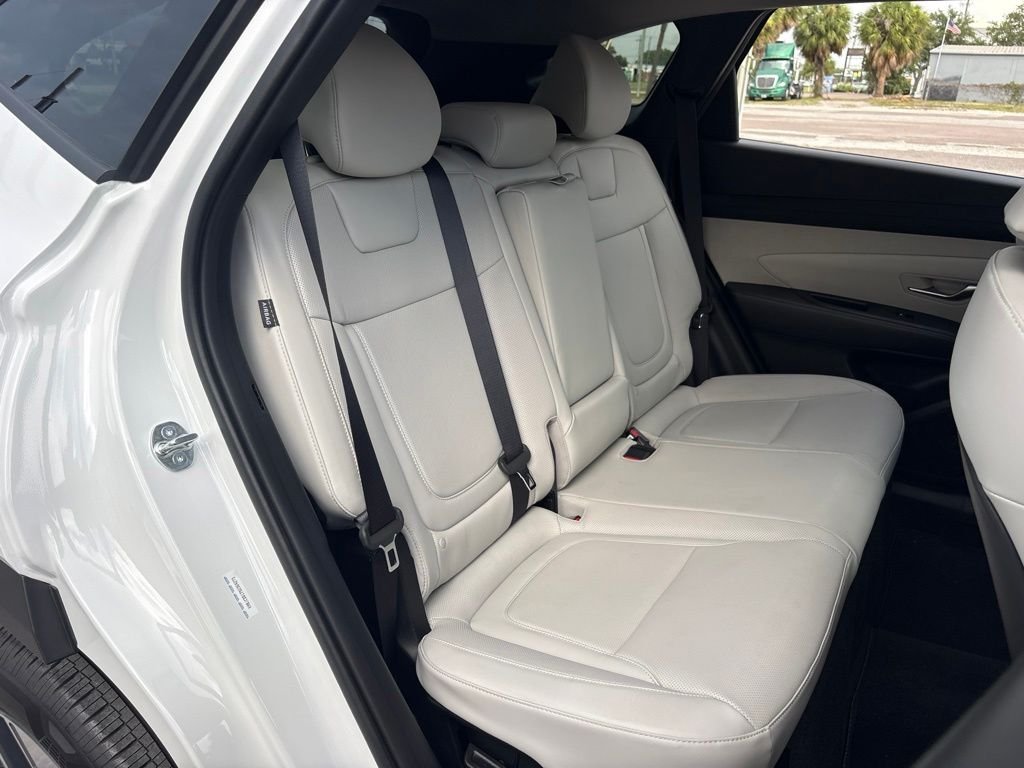 Used 2025 White Hyundai SEL Convenience image 15
