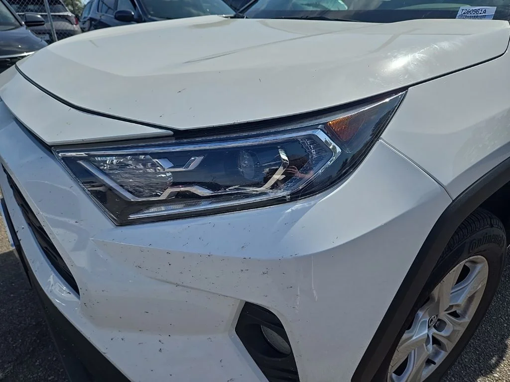 Used 2020 White Toyota XLE image 12