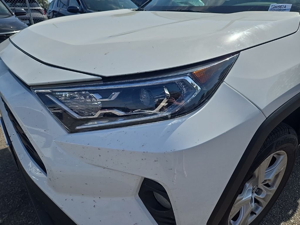 Used 2020 White Toyota XLE image 12