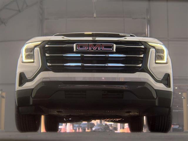 Used 2025 Summit White GMC Elevation image 3