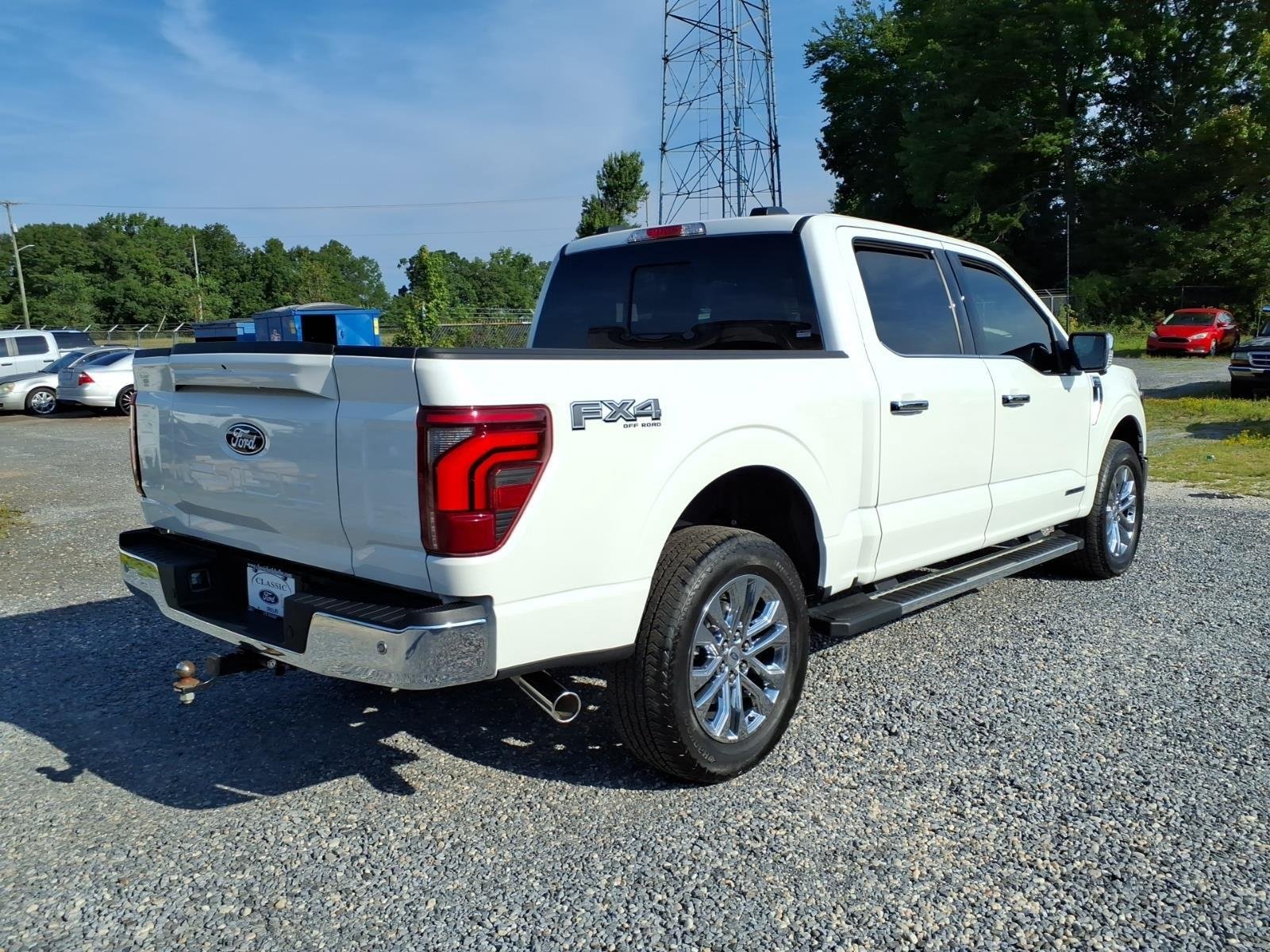 Used 2025 Star White Metallic Tri-Coat Ford LARIAT image 6