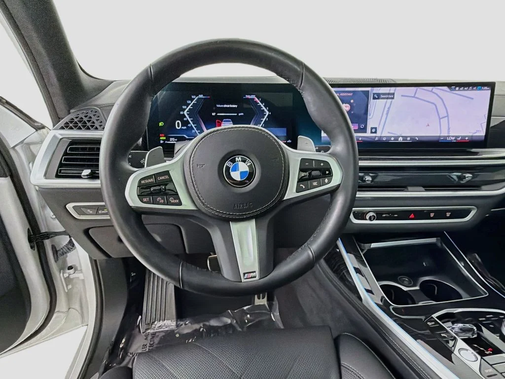 Used 2025 White BMW xDrive40i image 11
