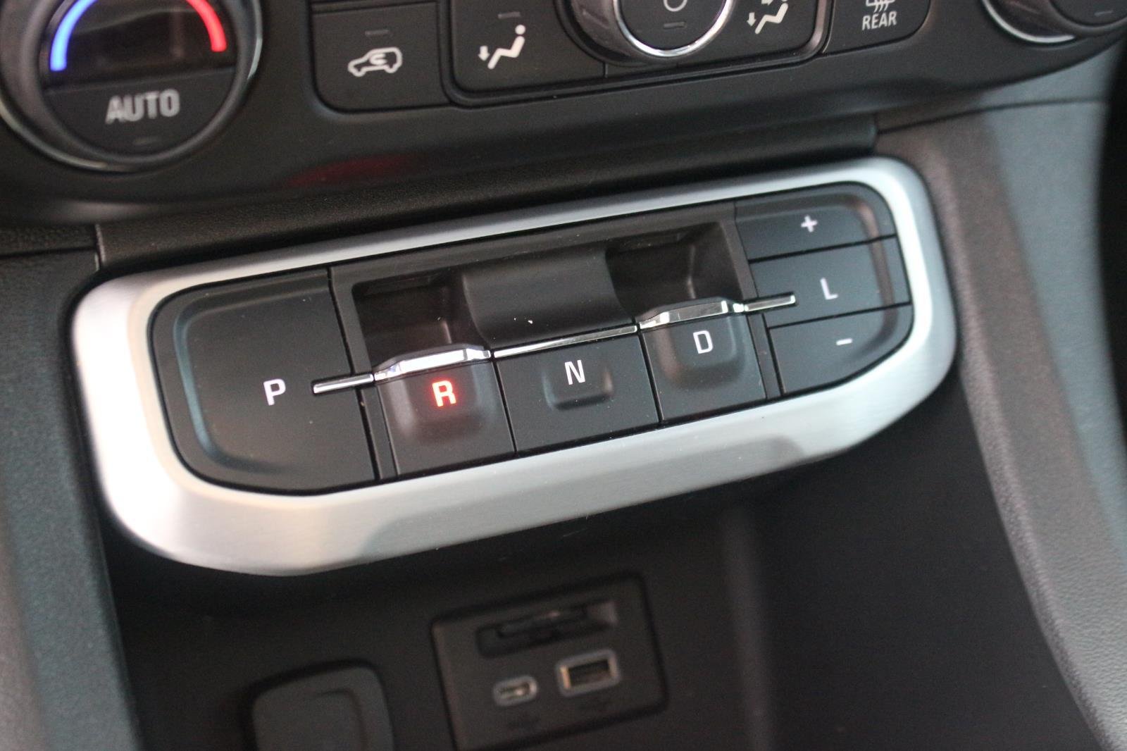 Used 2020 SMOKEY QUARTZ METALLIC GMC SLT image 30