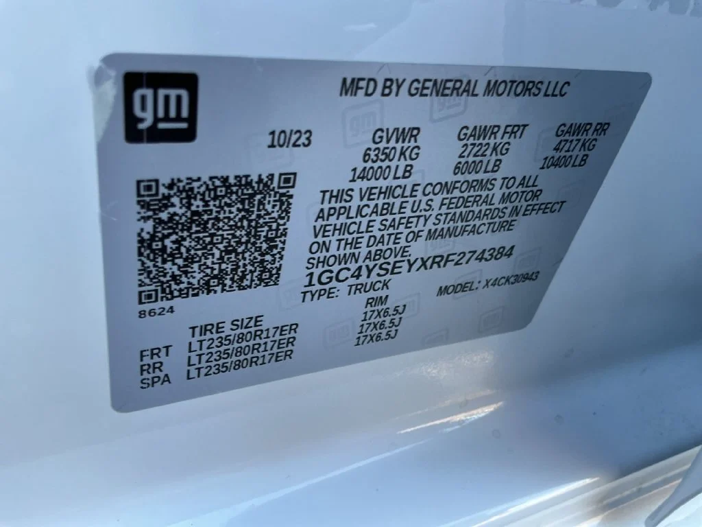Used 2024 Summit White Chevrolet WT DRW image 31