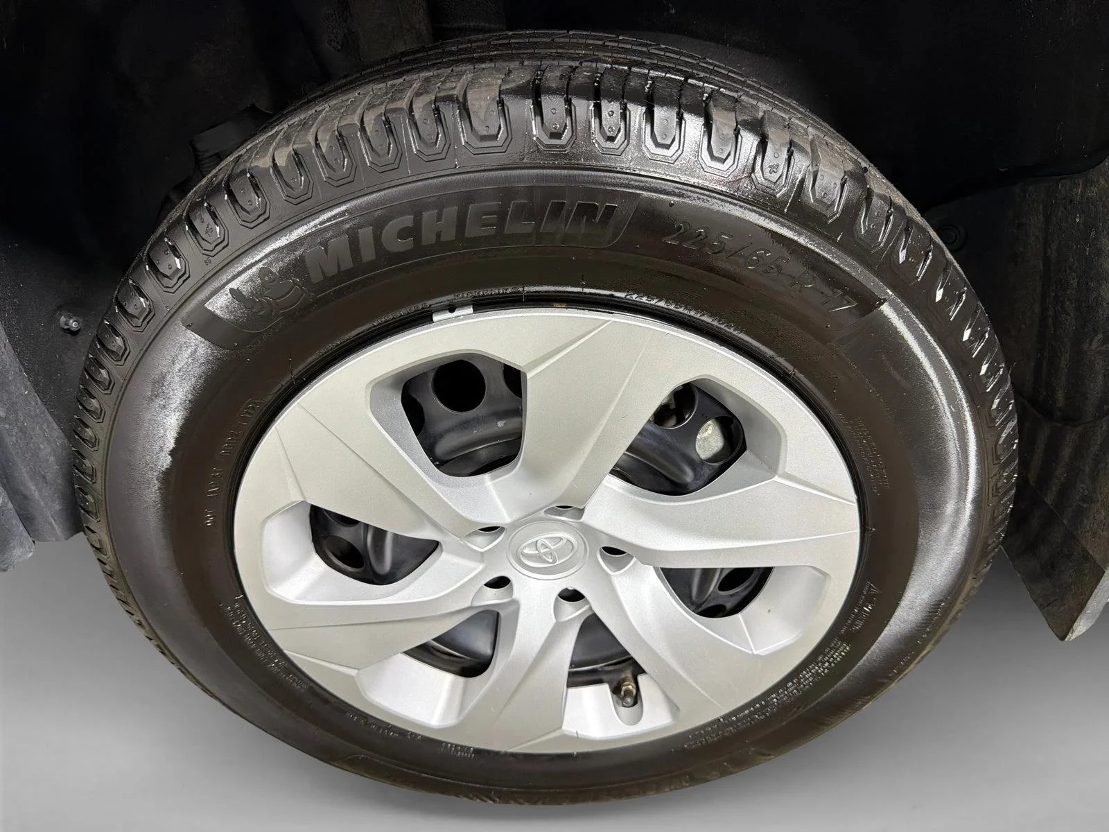 Used 2023 Silver Toyota LE image 19