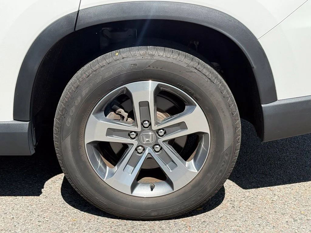 Used 2023 White Honda EX-L image 7