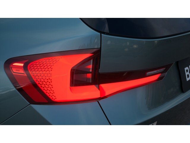 New 2026 Cape York Green Metallic BMW xDrive28i image 8
