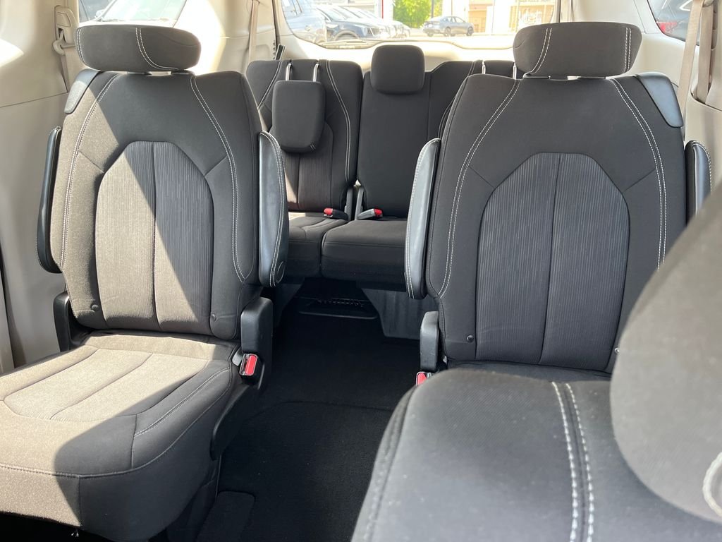 Used 2022 Silver Chrysler LX image 13