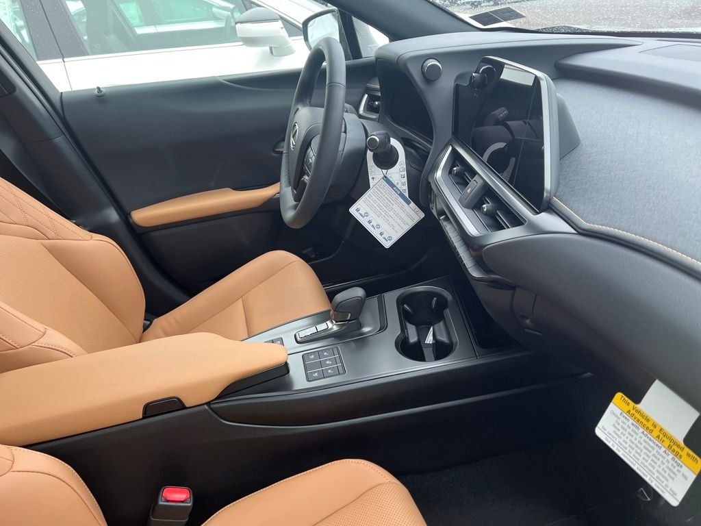 2025 Lexus UX 300h Premium - Photo 8
