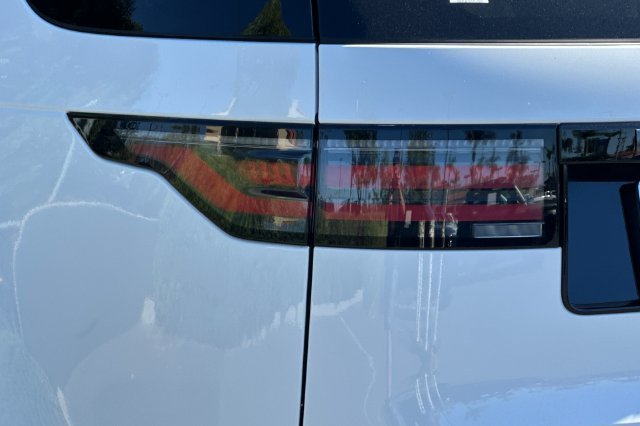Certified Used 2025 White Land Rover Dynamic SE image 25