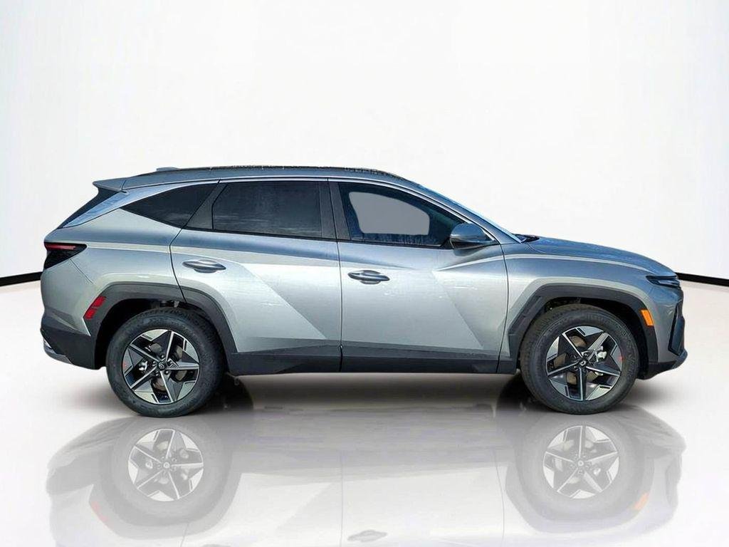New 2026 Silver Hyundai SEL Premium FWD image 4