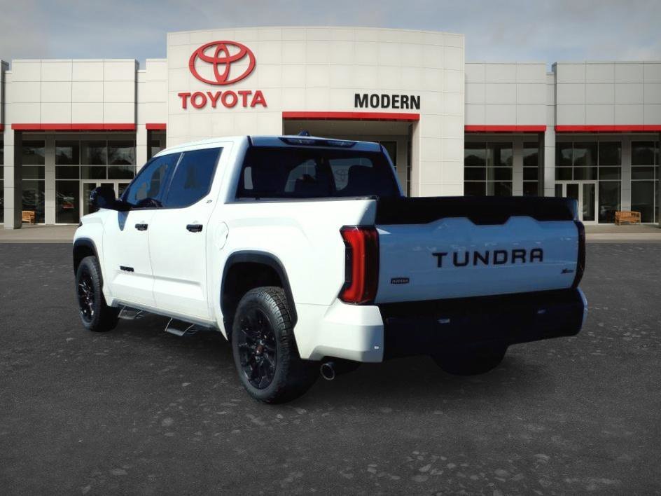 Used 2023 Ice Cap Toyota SR5 image 4