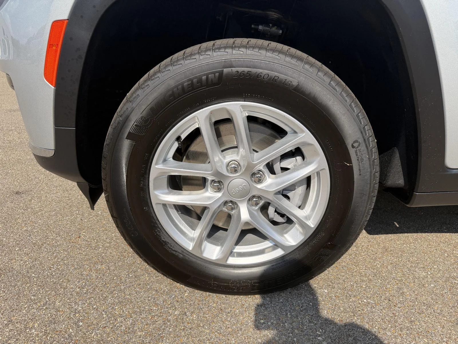 New 2026 Silver Zynith Exterior Paint Jeep Laredo image 27