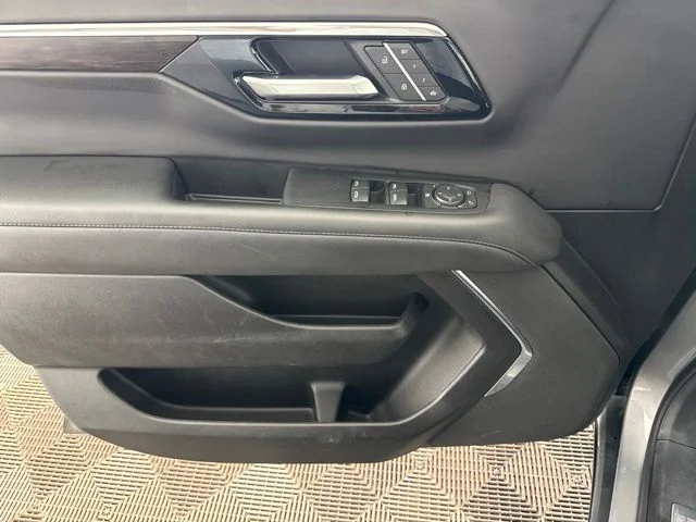 Used 2025 Gray Chevrolet Z71 image 20