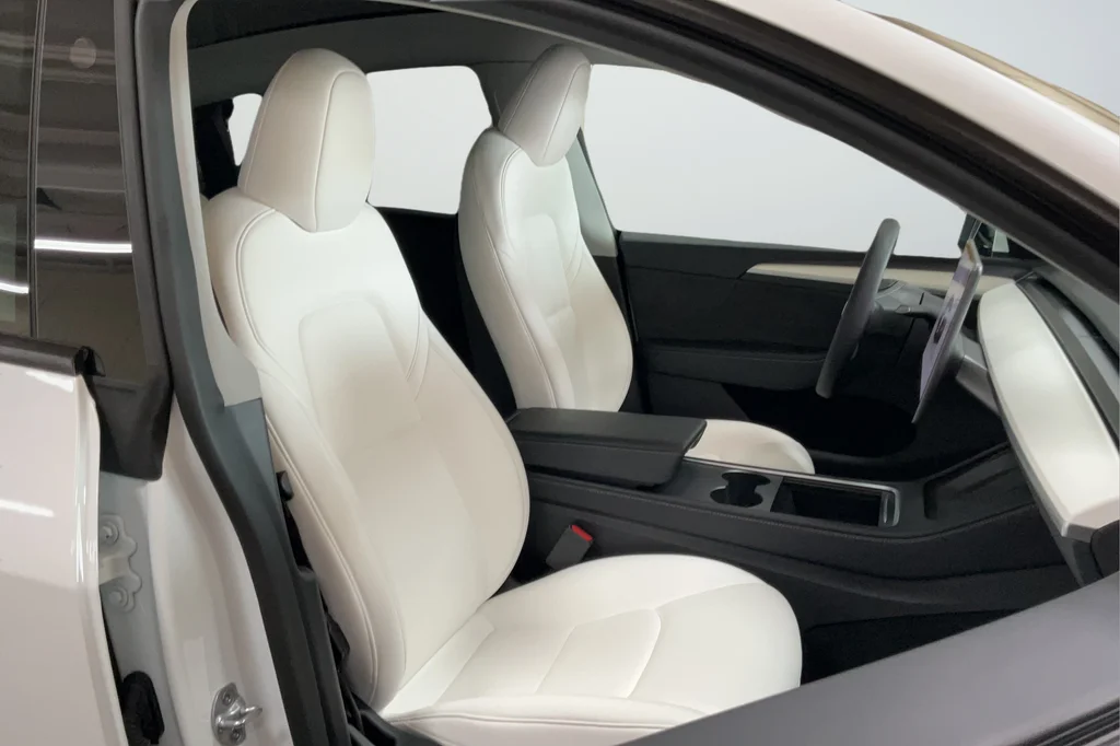 2024 Tesla Model Y Long Range - Photo 19