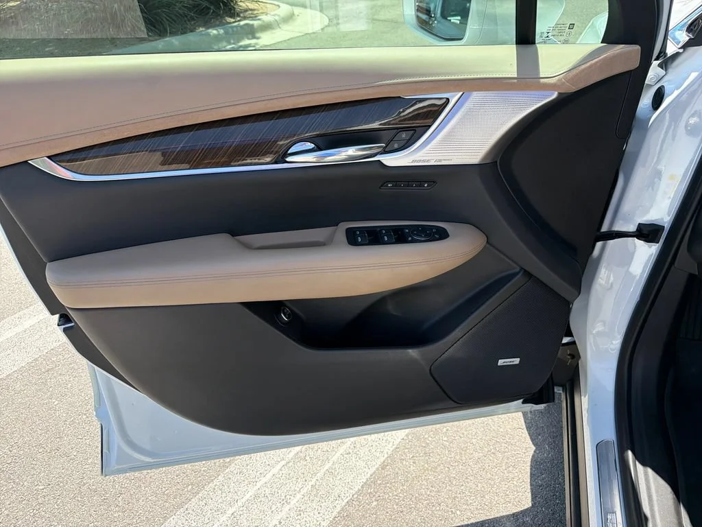 Used 2020 CRYSTAL WHITE TRICOAT Cadillac AWD Premium Luxury image 17