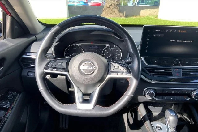Used 2023 Scarlet Nissan 2.5 SR image 5