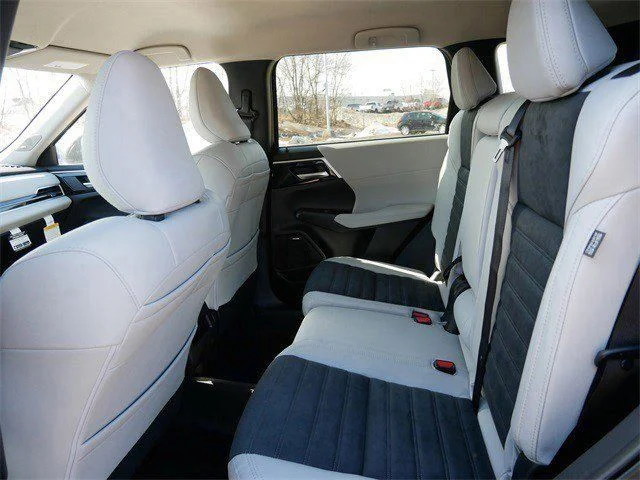 New 2026 Black Diamond Mitsubishi SE image 5
