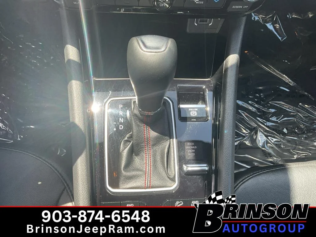 Used 2025 Silver Zynith Metallic Clearcoat Jeep Trailhawk image 27