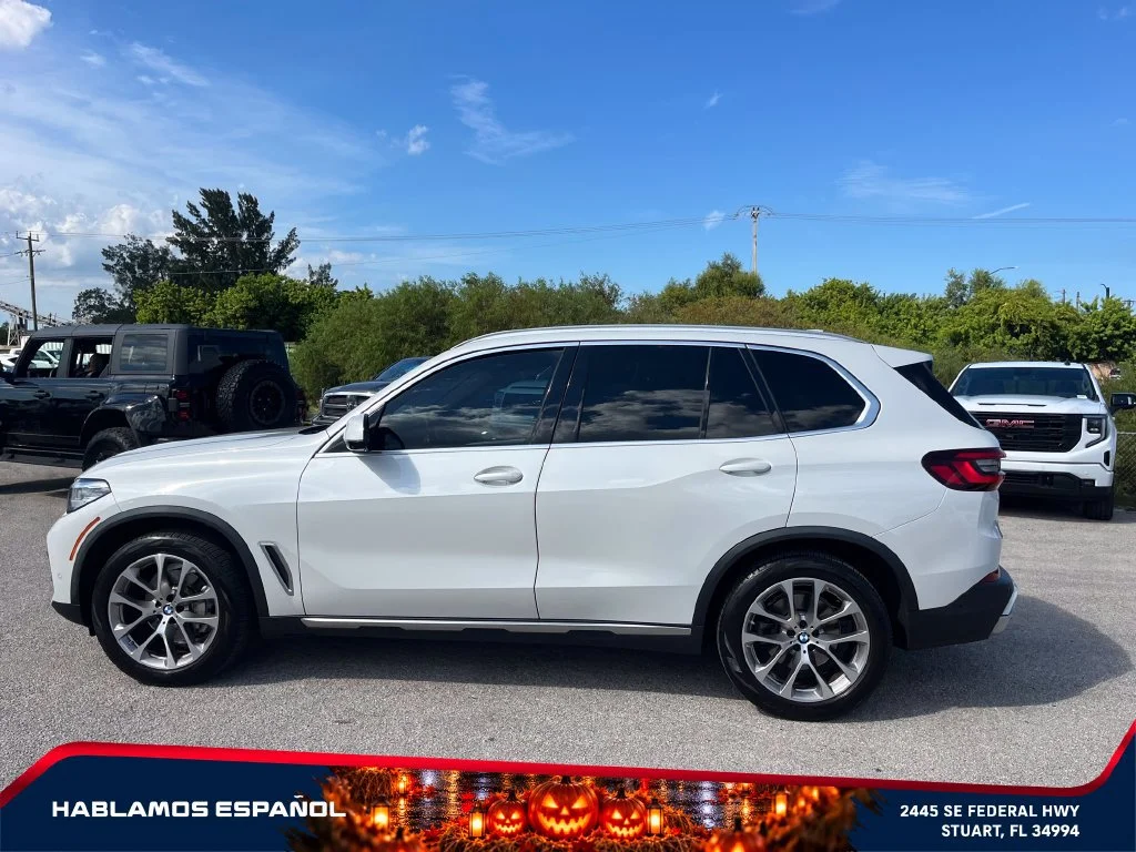 Used 2023 White BMW sDrive40i image 4