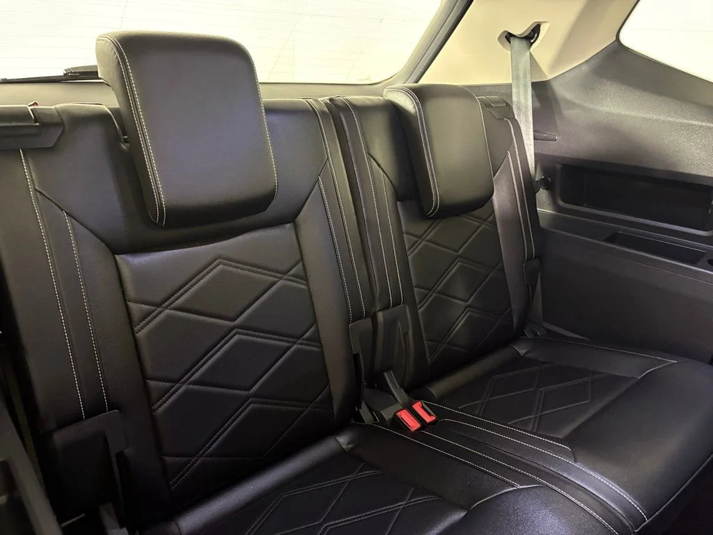Used 2024 Gray Volkswagen 2.0T SE w/Technology image 18