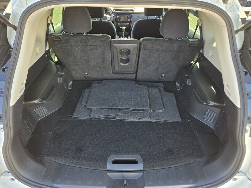 Used 2016 White Nissan S image 14
