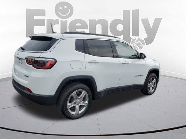 Used 2023 White Jeep Latitude image 5