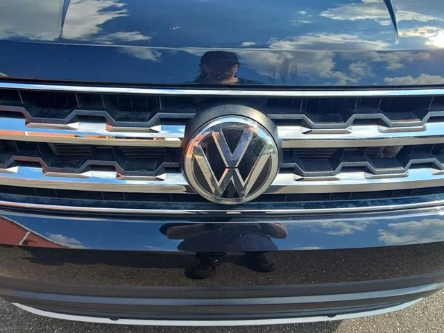 Used 2019 Black Volkswagen SEL image 34