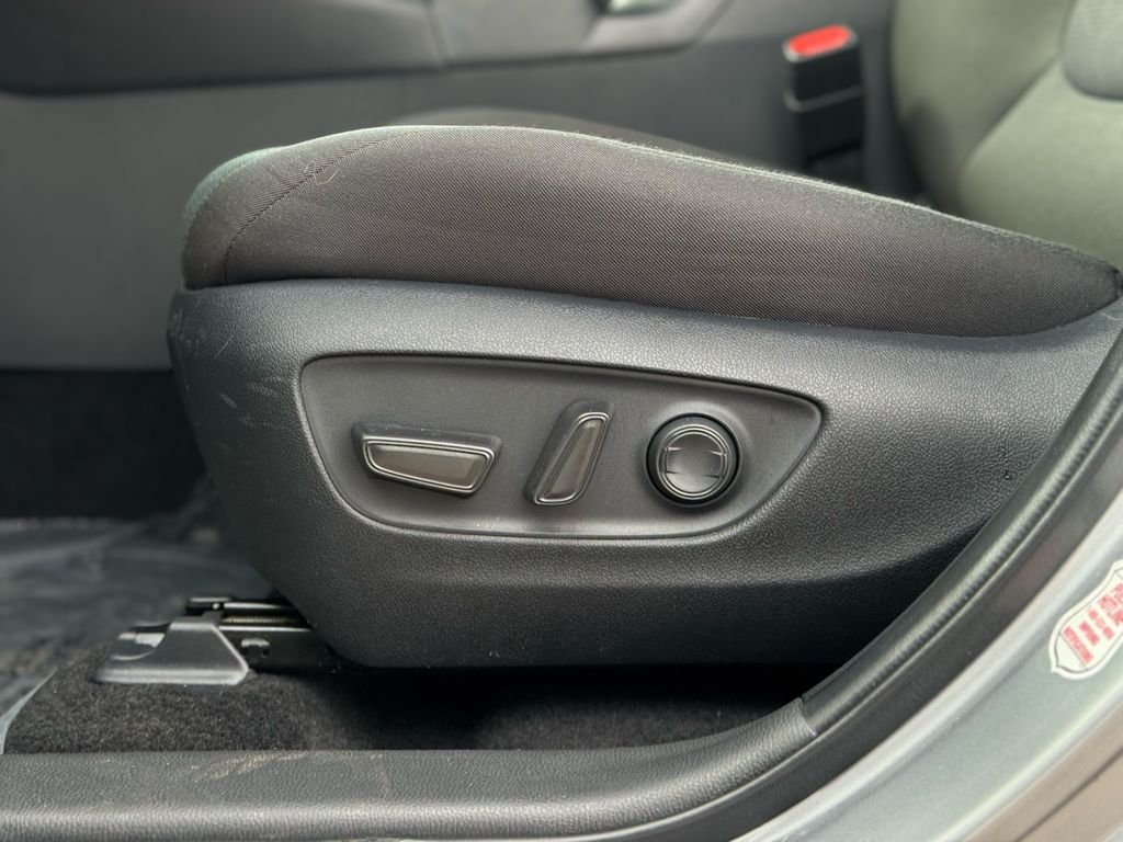 Used 2025 Silver Sky Metallic Toyota XLE image 5