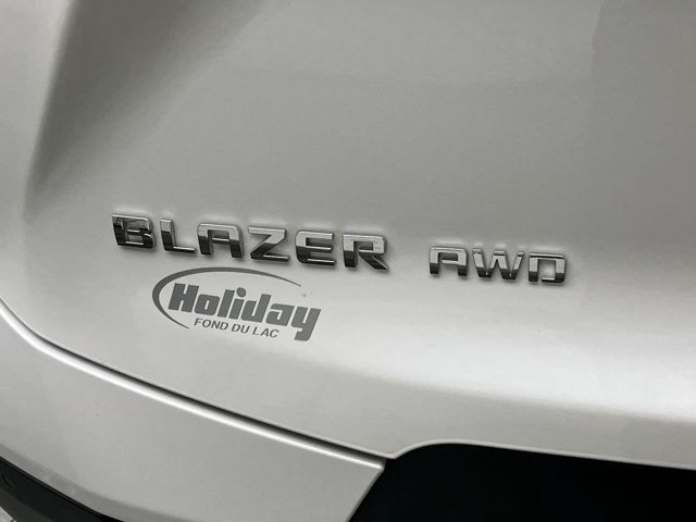 Used 2021 Iridescent Pearl Tricoat Chevrolet LT image 32