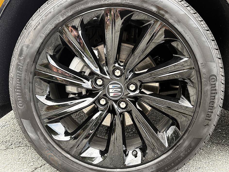 Used 2025 Moonstone Gray Metallic Buick Sport Touring image 8