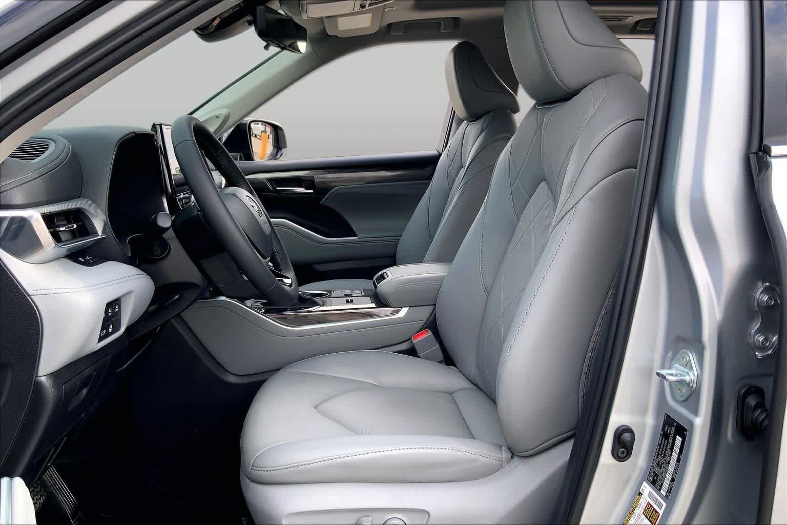 Used 2025 Celestial Silver Metallic Toyota Hybrid Platinum image 8