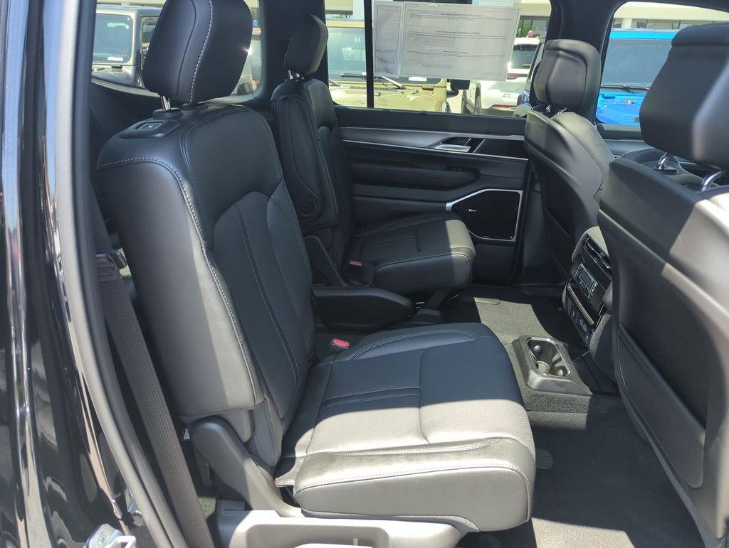 New 2026 High Gloss Black Exterior Paint Jeep Limited Reserve image 35