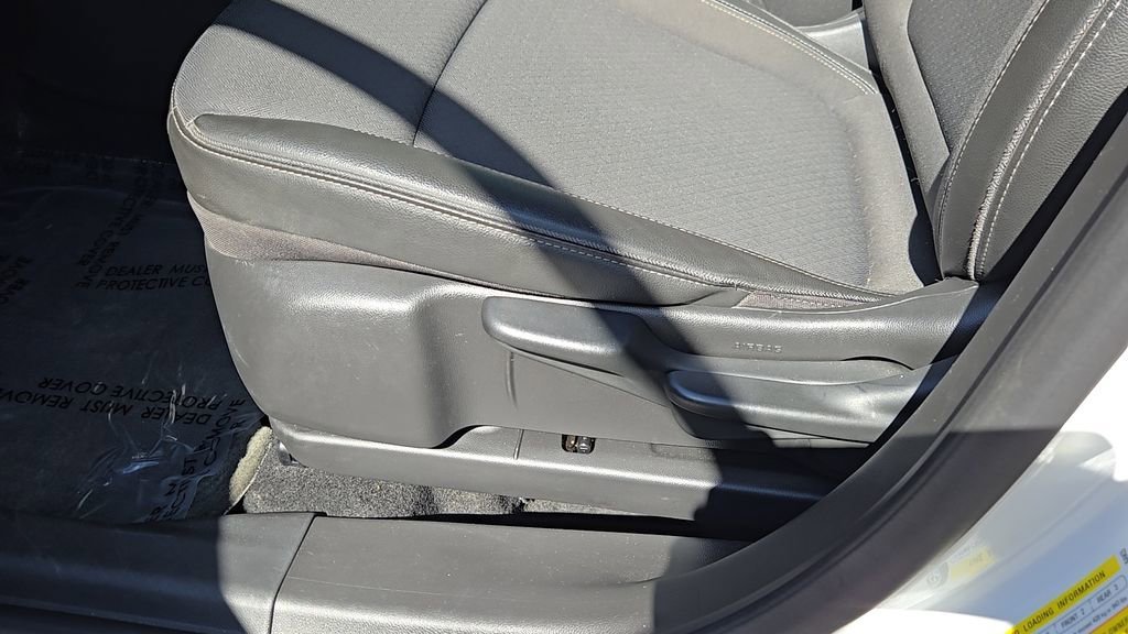 Used 2024 Summit White Buick Preferred image 9