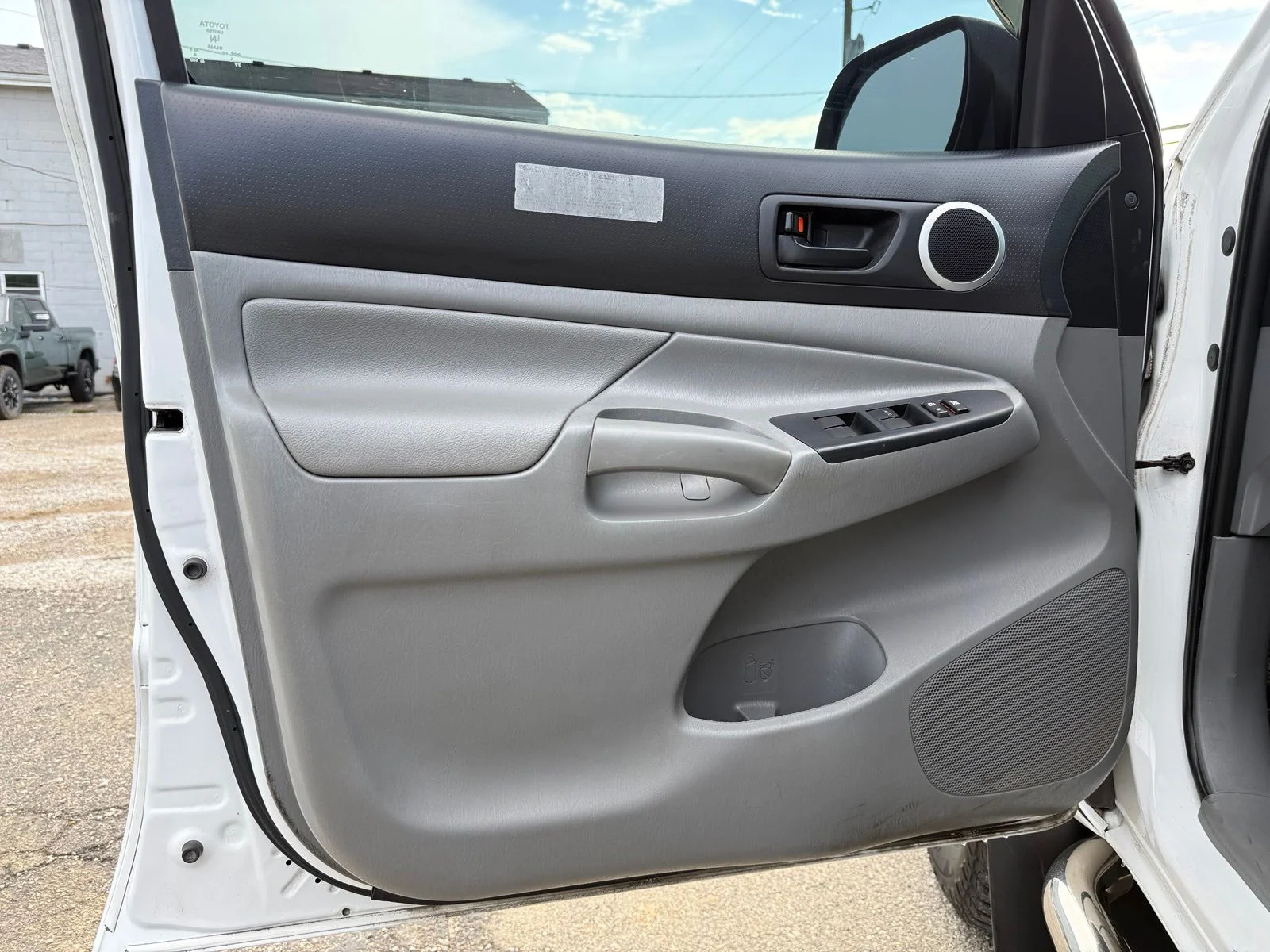 Used 2012 White Toyota Base image 15