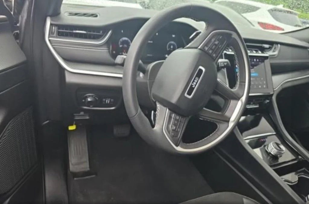 Certified Used 2023 Gray Jeep Altitude X image 6