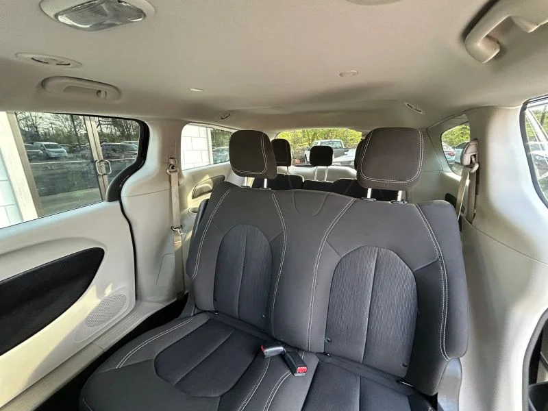 Used 2021 Black Chrysler L Minivan 4D image 34