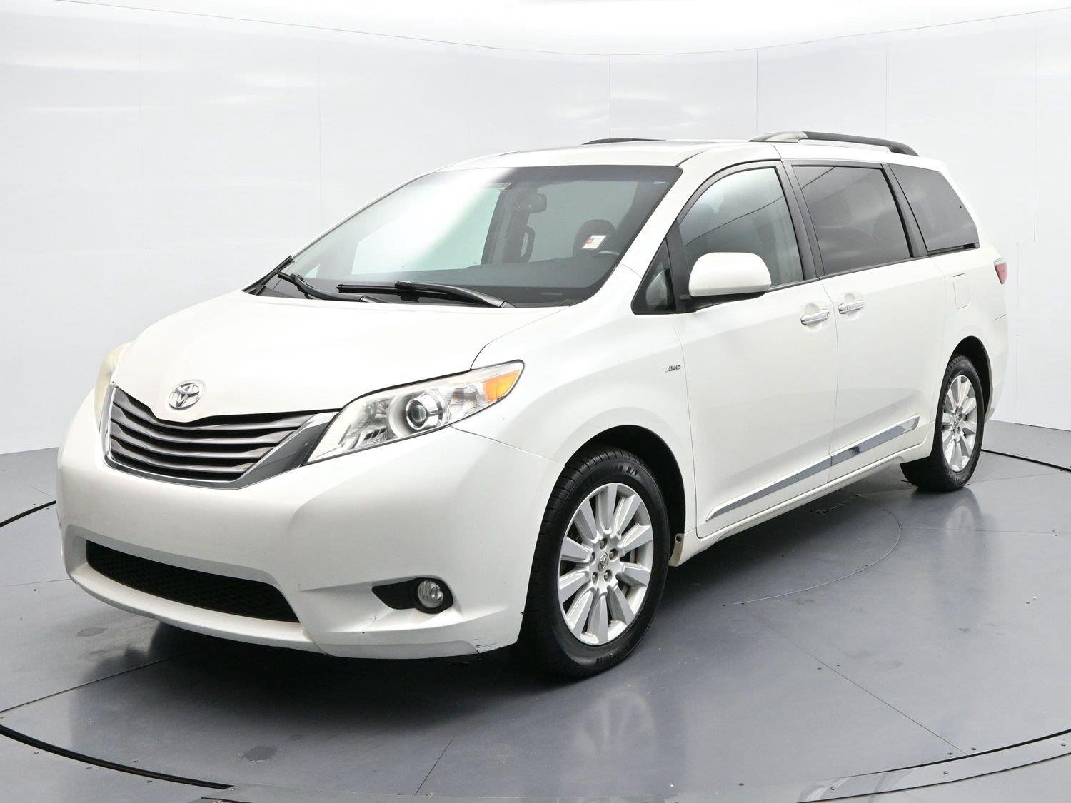 Used 2017 Blizzard Pearl Toyota XLE image 3