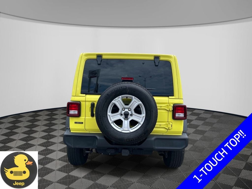 Used 2023  Jeep Sport S image 4