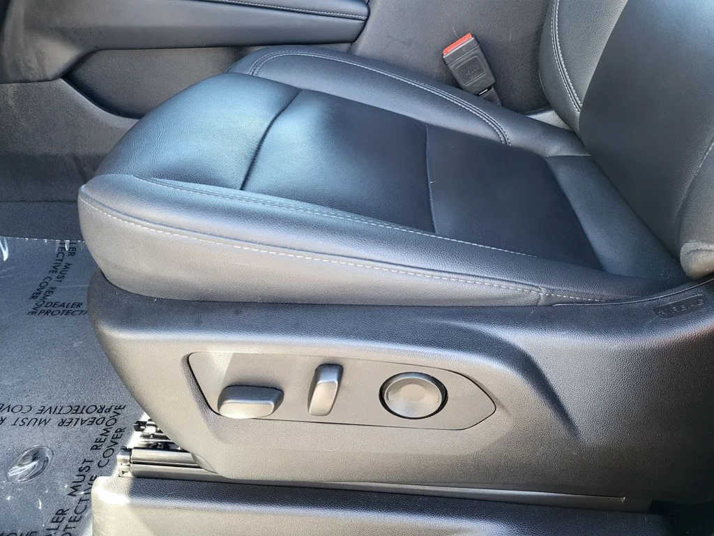 Used 2025 Lakeshore Blue Metallic Chevrolet LT image 17